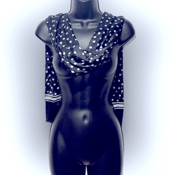 2/$12 Gorgeous scarf - Picture 3 of 3